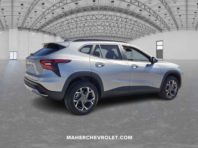 Used 2025 Chevrolet Trax LT w/ Driver Confidence Package image 7