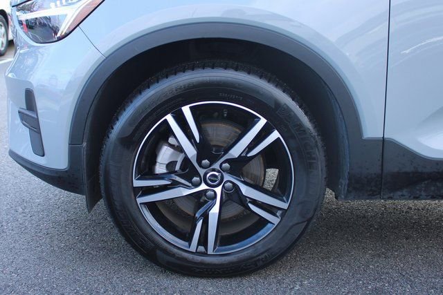 Used 2025 Volvo XC40 B5 Plus image 34
