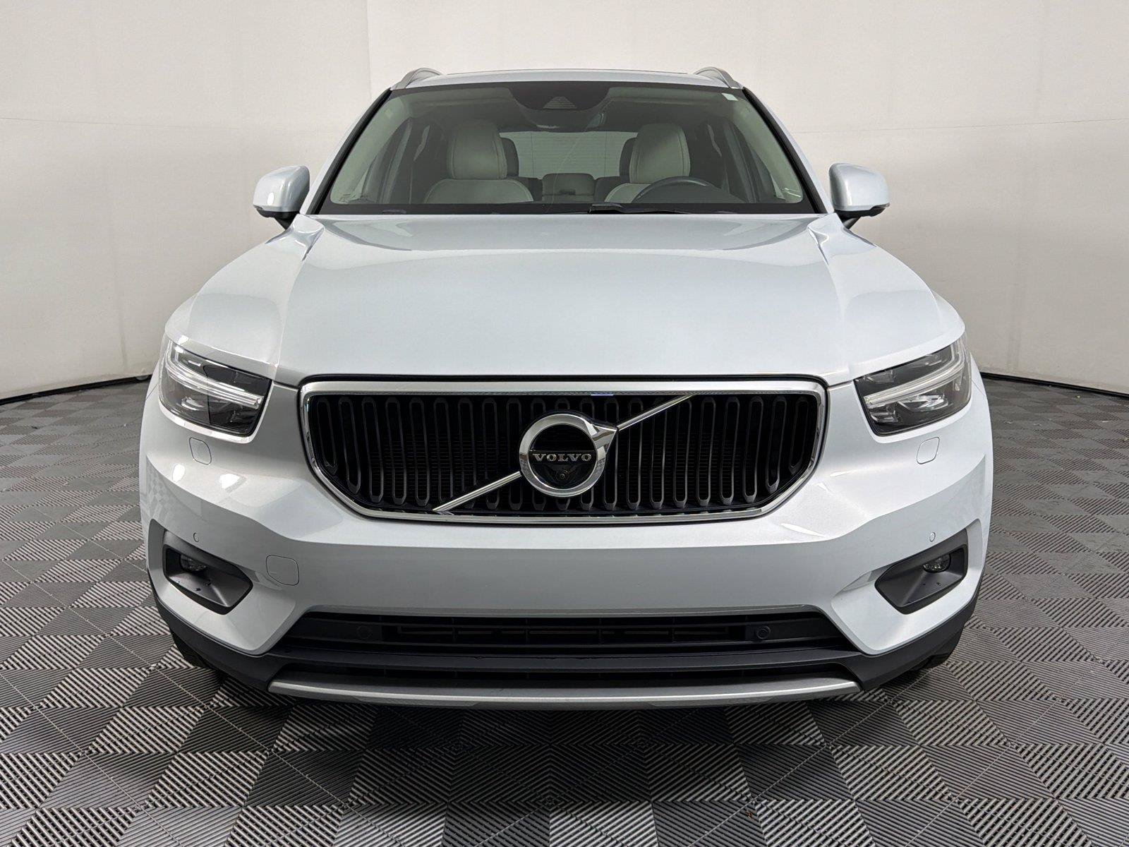 Used 2020 Volvo XC40 T5 Momentum AWD/4WD image 2