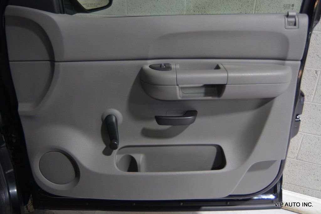 Used 2007 Chevrolet Silverado 2500 W/T w/ LS Package image 8