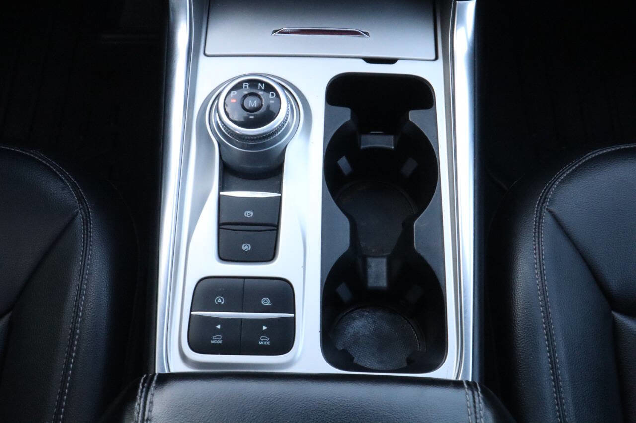 Used 2020 Ford Explorer XLT image 14