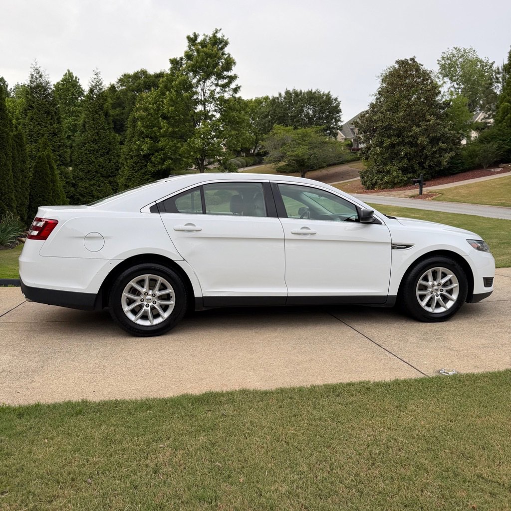 Used 2015 Ford Taurus SE FWD image 4