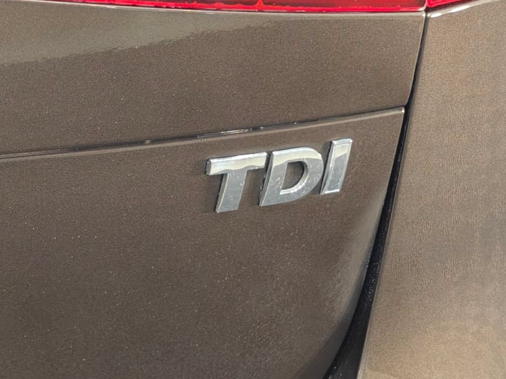 Used 2012 Volkswagen Touareg TDI AWD/4WD image 46