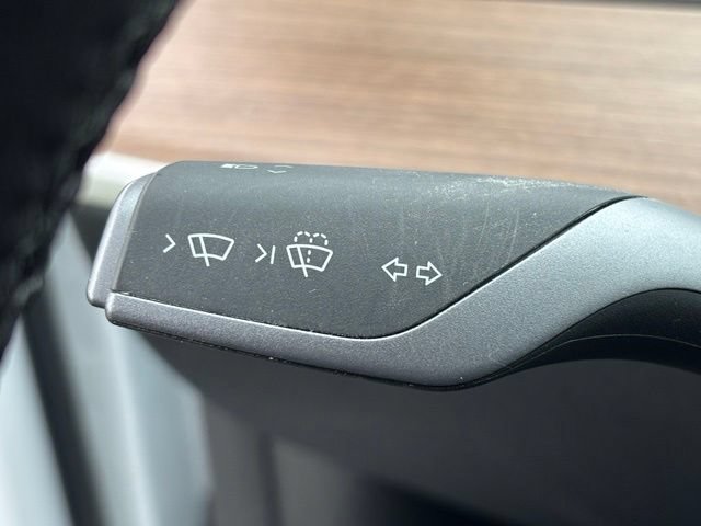 Used 2025 Tesla Model Y Long Range AWD/4WD image 17