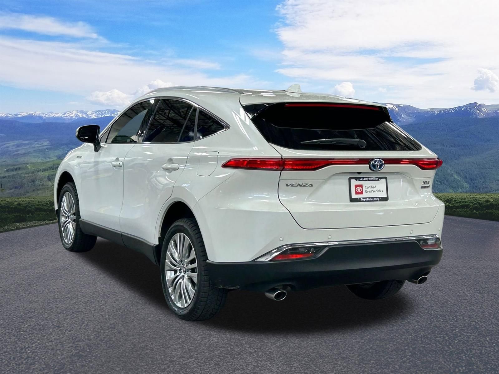 Certified 2021 Toyota Venza XLE w/ Softex Package AWD/4WD image 3