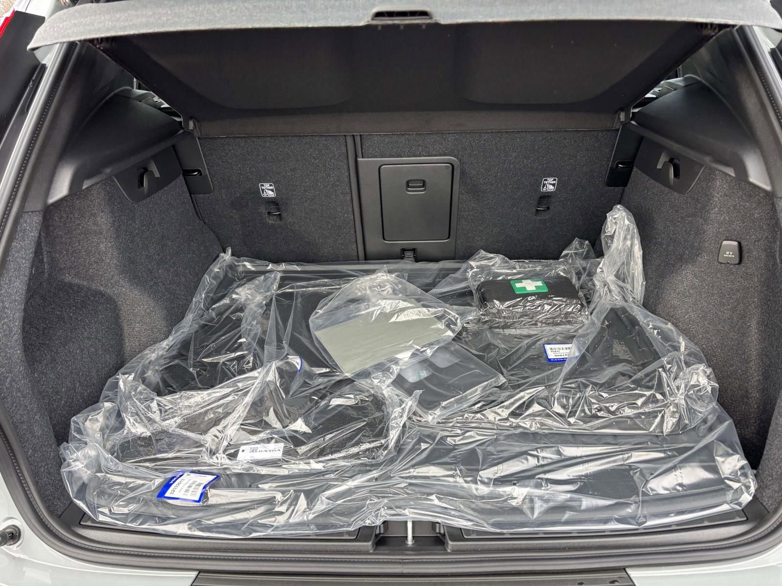 New 2026 Volvo XC40 B5 Ultra w/ Protection Package Premier image 8