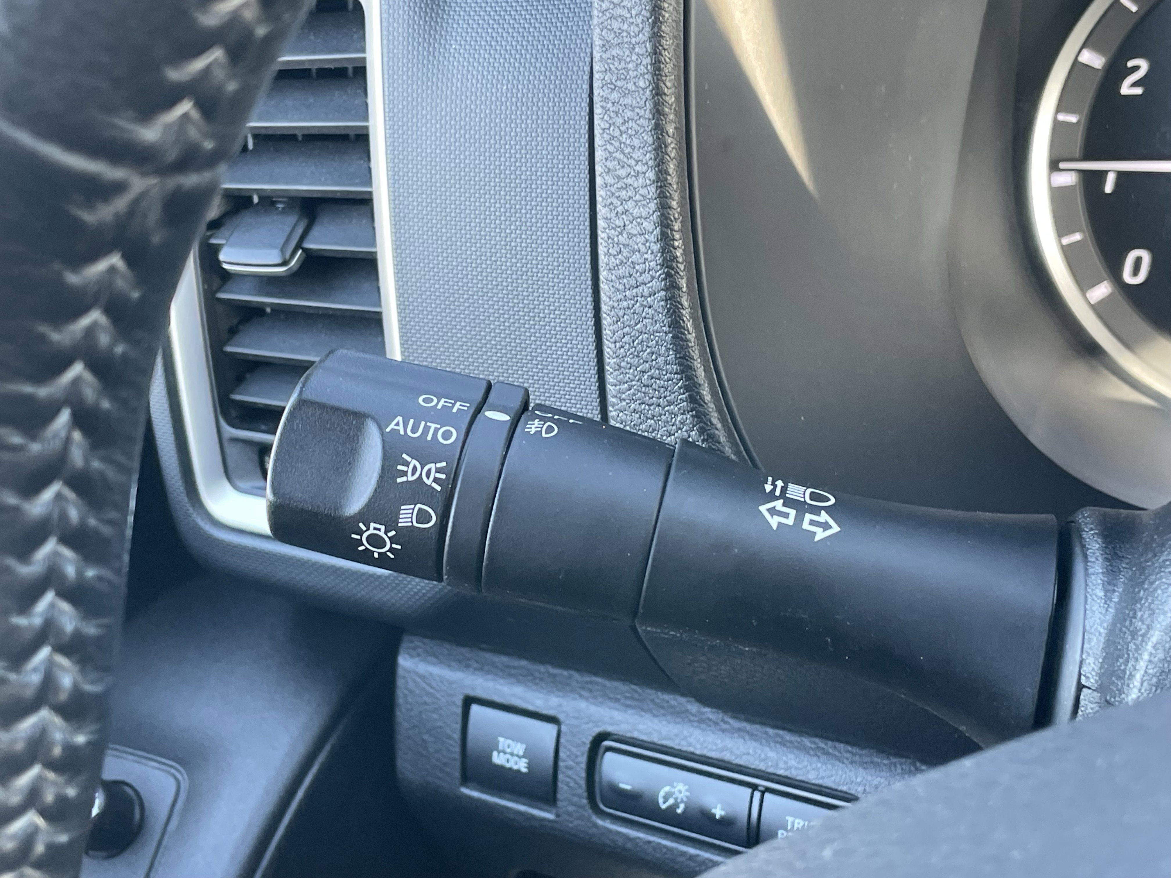 Used 2023 Nissan Frontier SV w/ Technology Package image 18