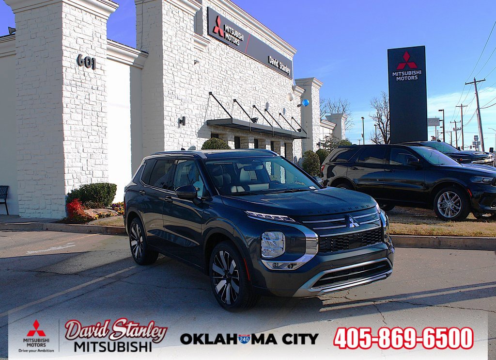 New 2026 Mitsubishi Outlander SEL image 1