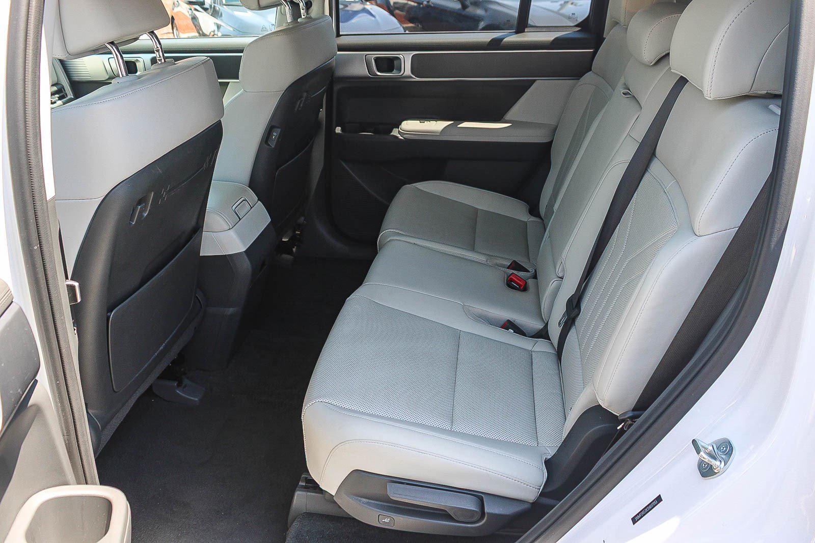 Used 2025 Hyundai Santa Fe SEL FWD image 19