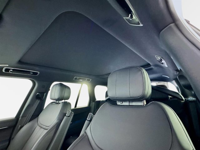 New 2026 Land Rover Range Rover SE image 14