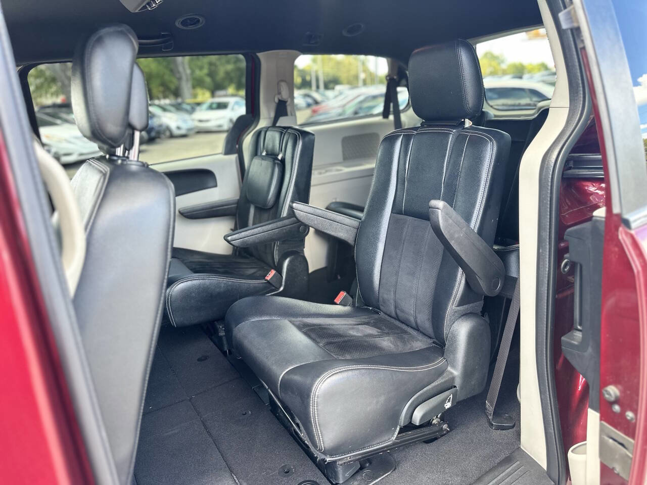 Used 2018 Dodge Grand Caravan SXT FWD image 19
