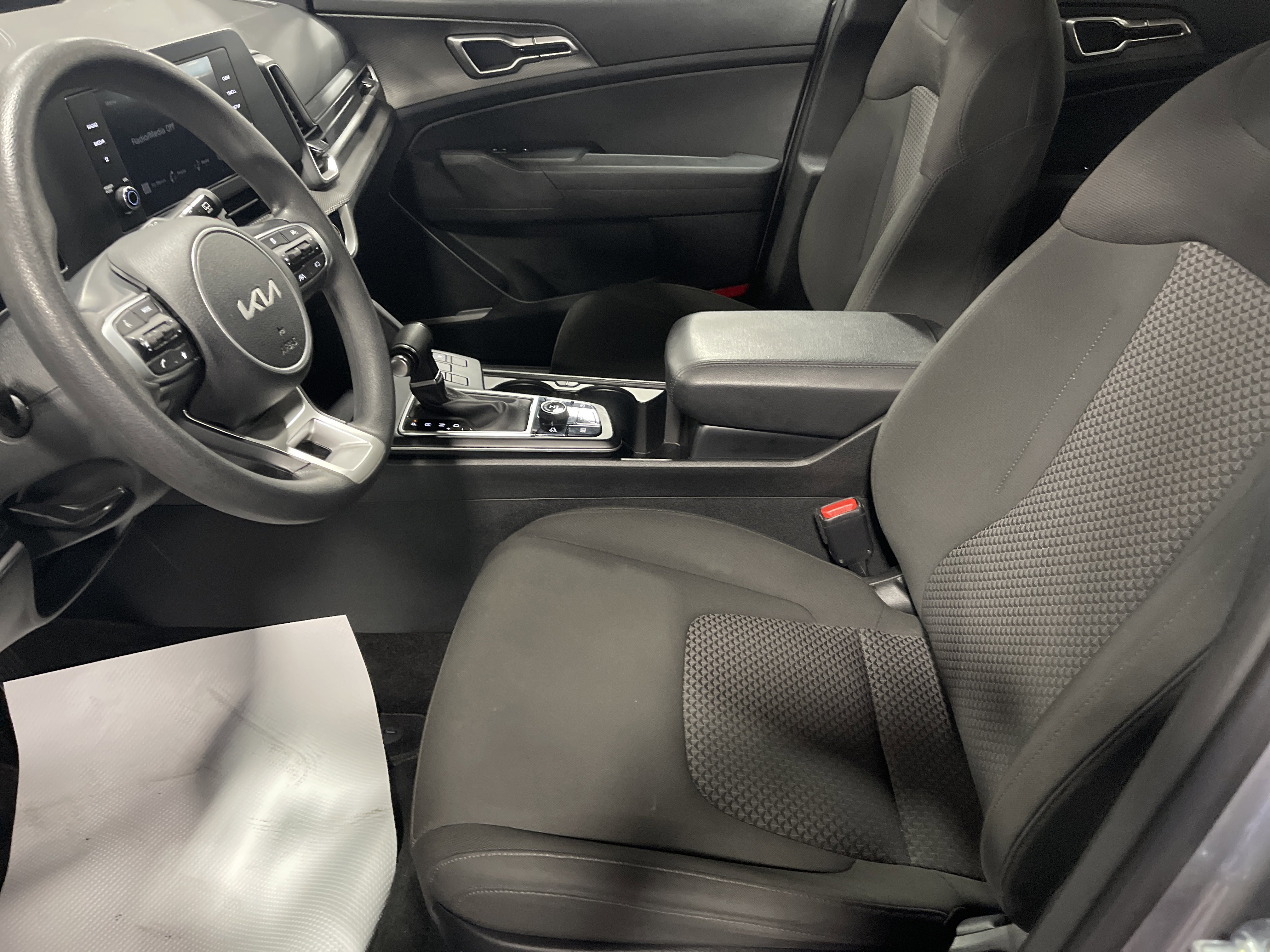 Used 2023 Kia Sportage LX image 8