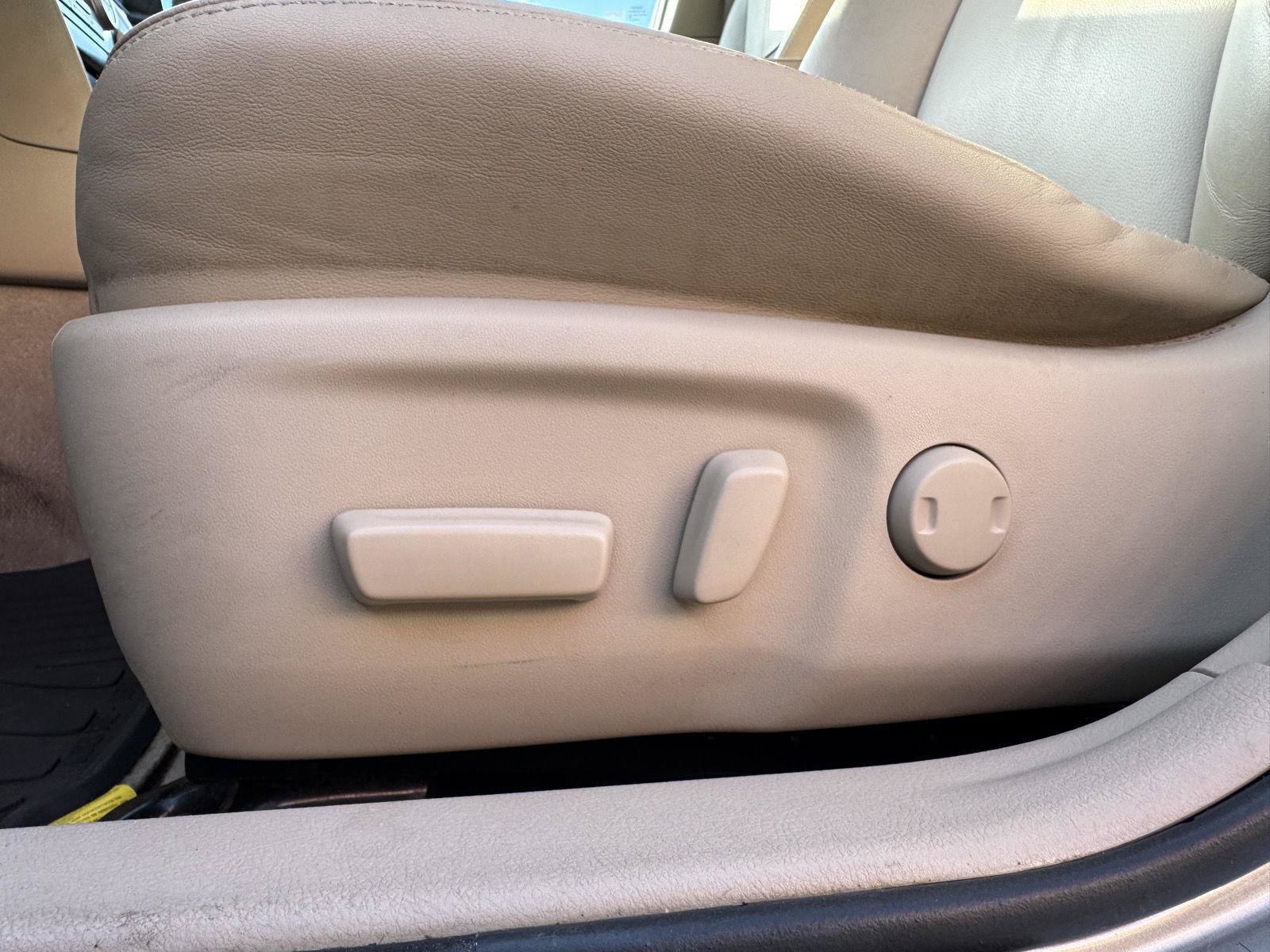 Used 2014 Toyota Camry XLE w/ Leather Package FWD image 14