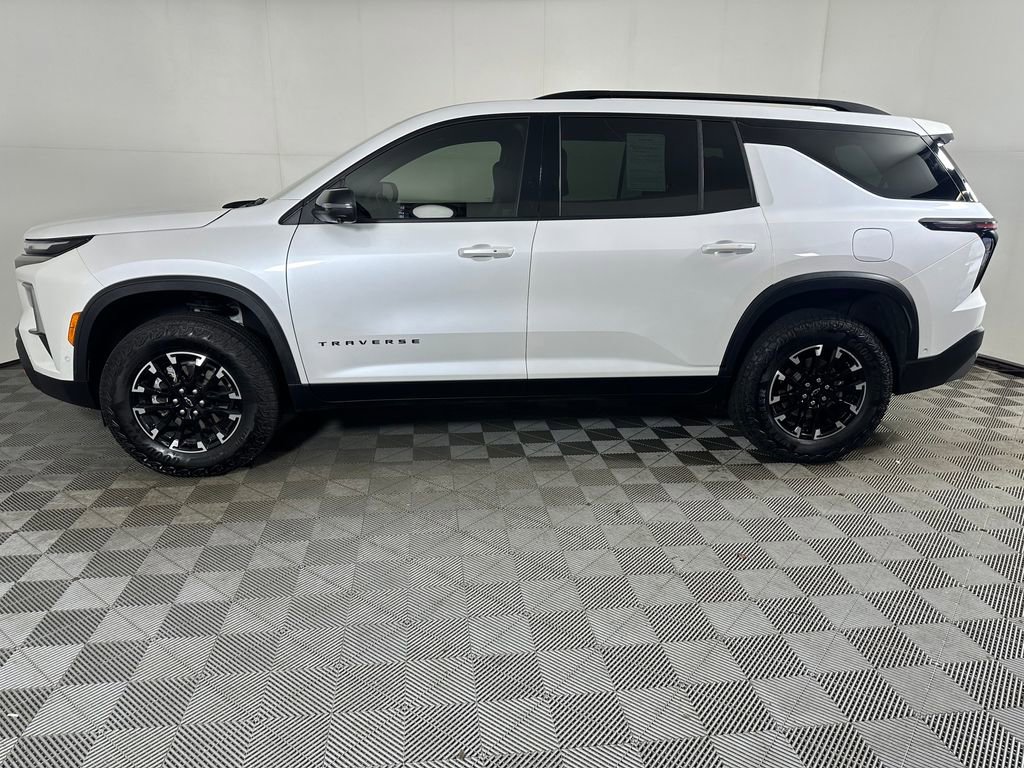 Used 2024 Chevrolet Traverse Z71 w/ Enhanced Driving Package image 2