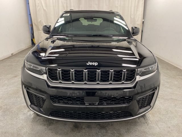 Used 2026 Jeep Grand Cherokee Limited AWD/4WD image 2