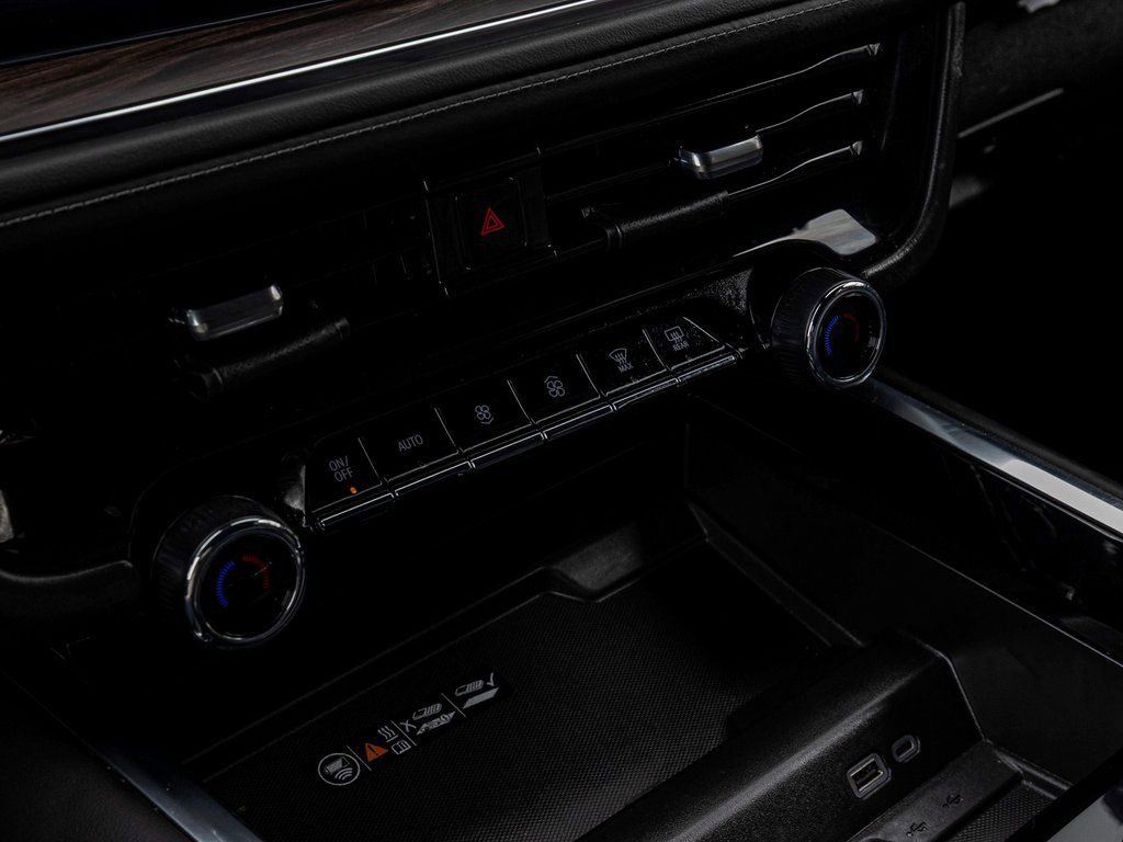 Used 2025 Chevrolet Suburban Z71 image 23