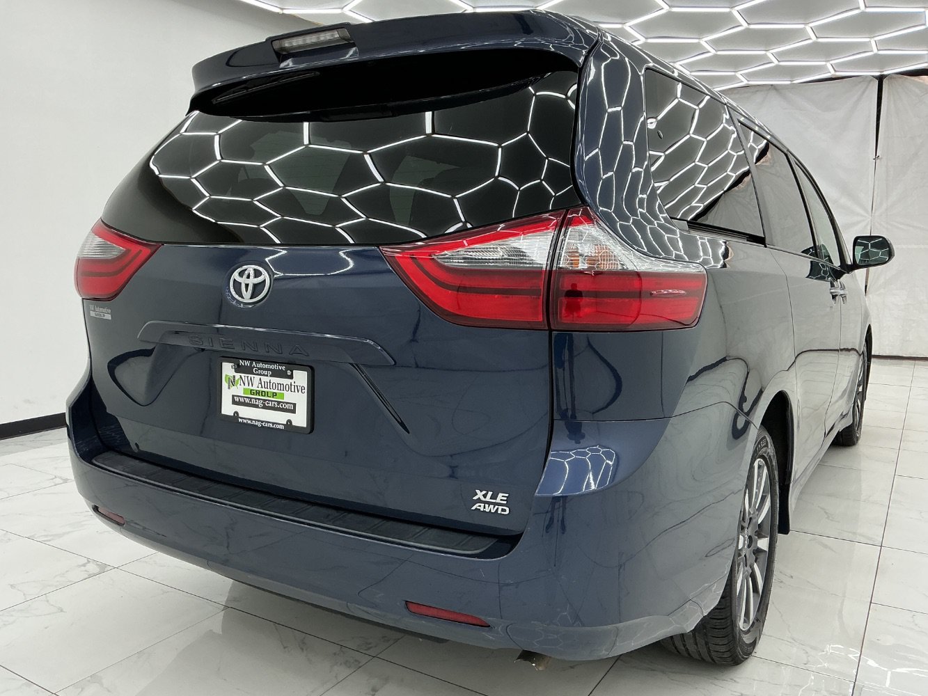 Used 2020 Toyota Sienna XLE AWD/4WD image 8