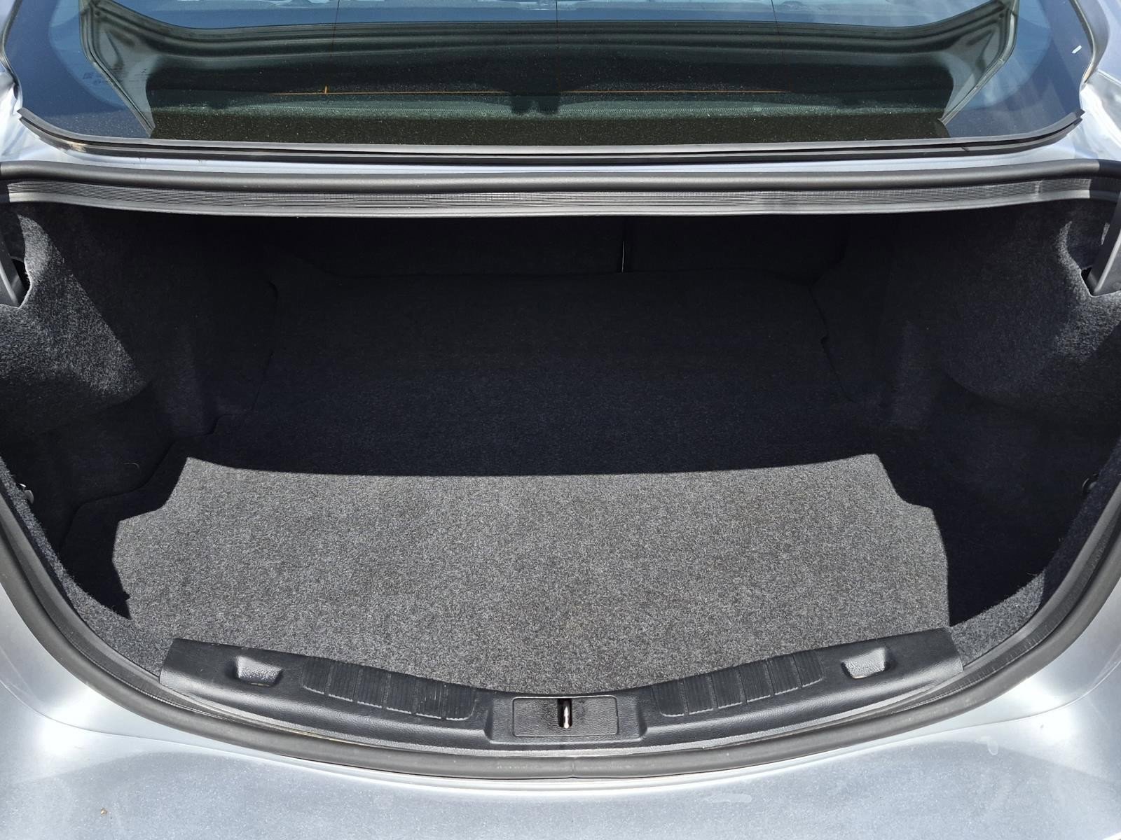 Used 2020 Ford Fusion SE FWD image 9