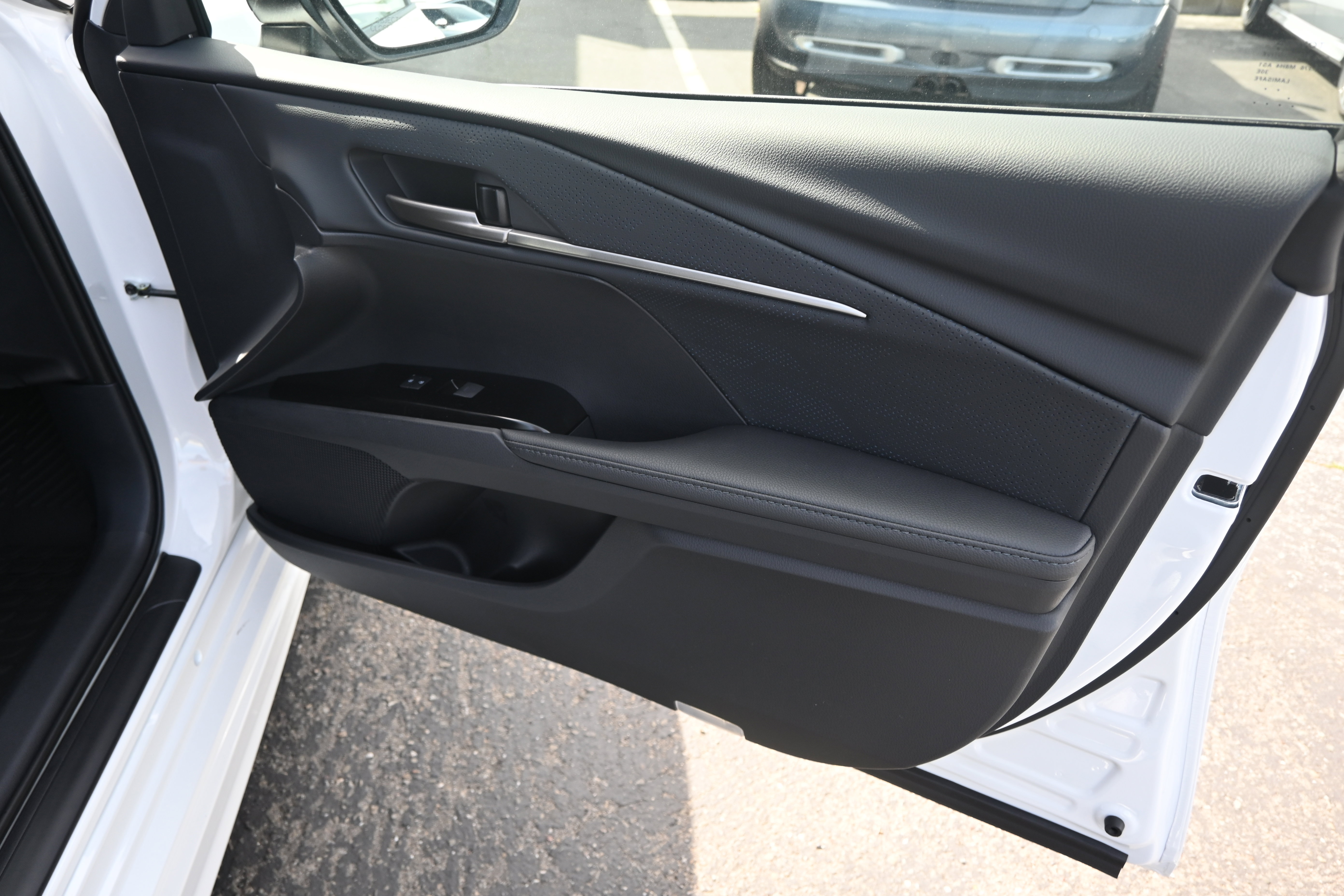 Used 2026 Toyota Camry Hybrid image 61