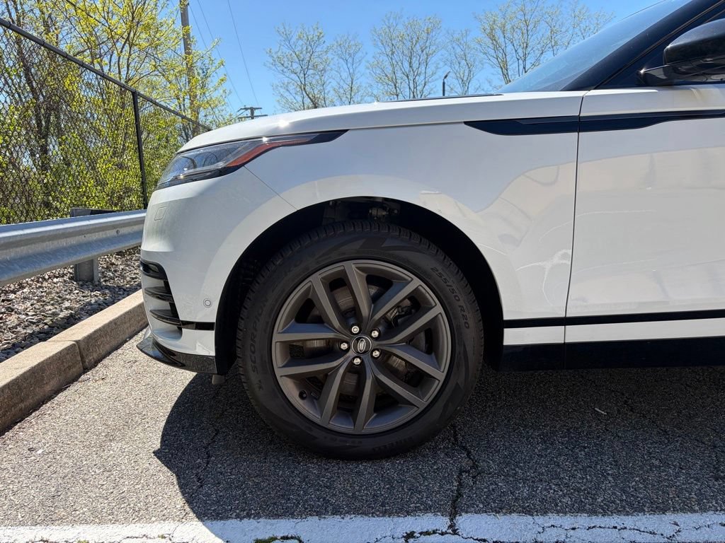 Certified 2026 Land Rover Range Rover Velar Dynamic SE AWD/4WD image 9