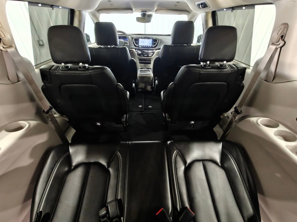 Used 2024 Chrysler Pacifica Touring-L image 29