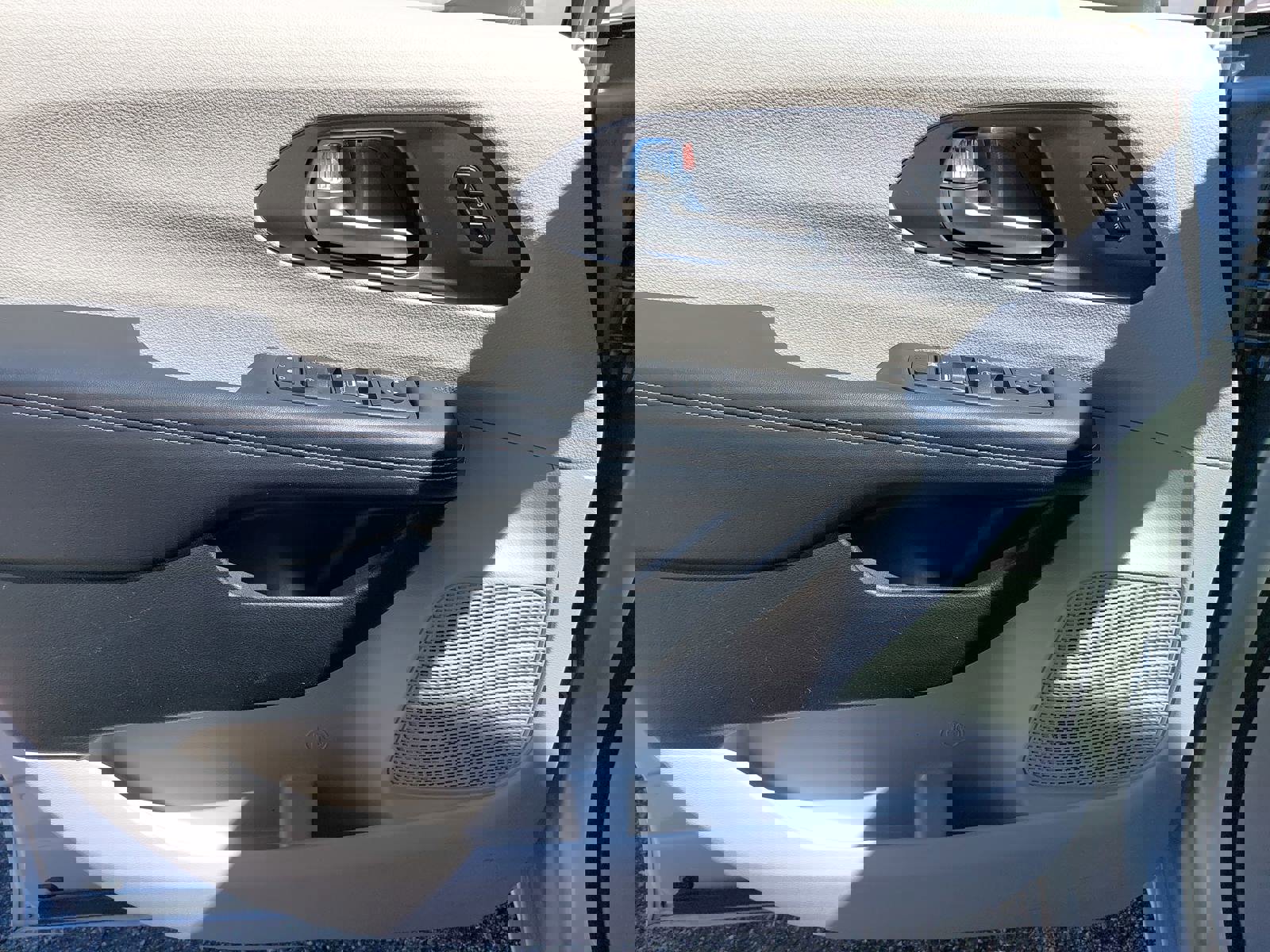 Used 2023 Chrysler Pacifica Touring-L image 29