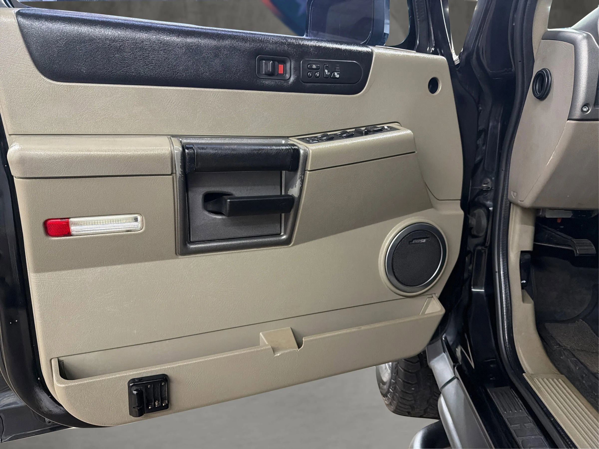 Used 2003 HUMMER H2 w/ Preferred Equipment Group image 37