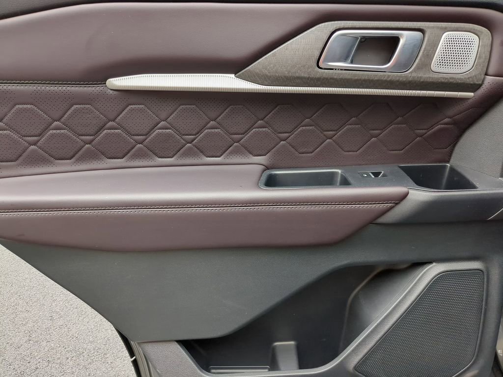 Used 2025 Ford Explorer Platinum w/ LUX Leather Package image 27