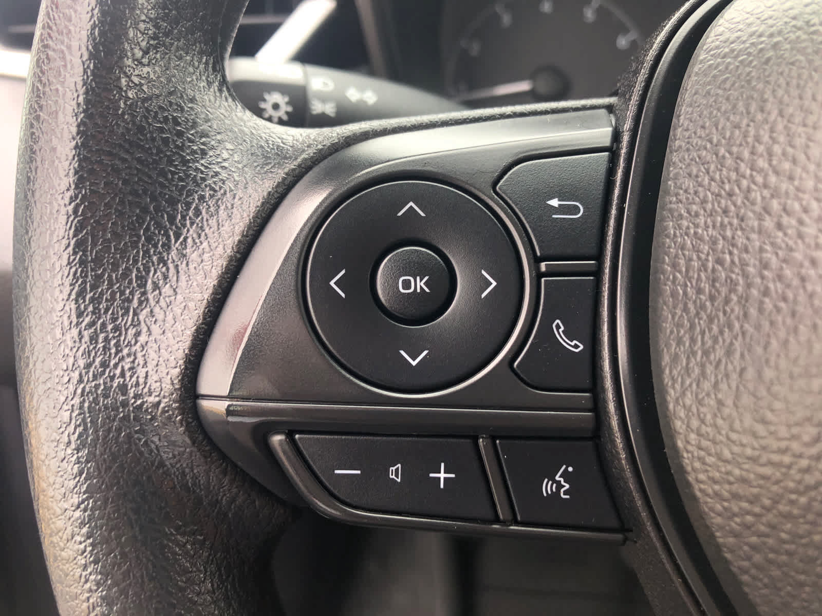 Certified 2025 Toyota Corolla LE FWD image 9