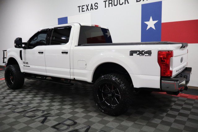 Used 2017 Ford F250 XLT w/ XLT Premium Package AWD/4WD image 5