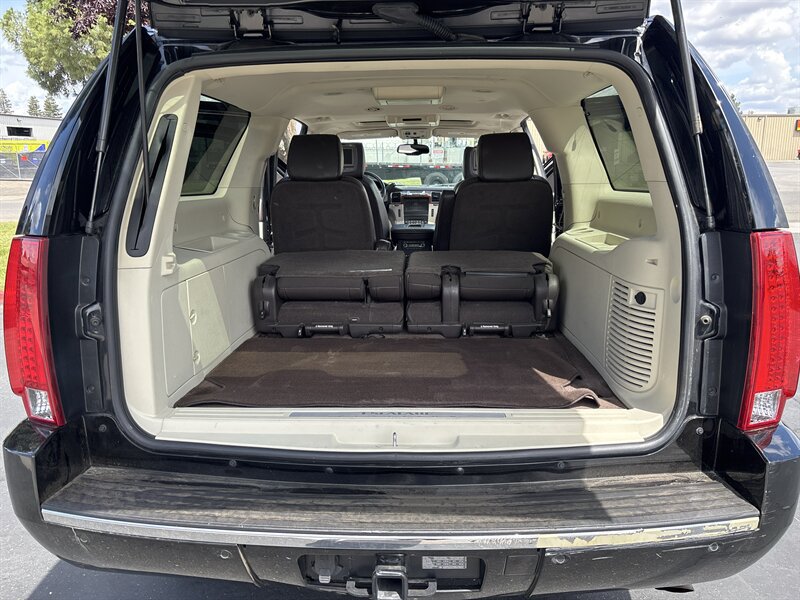 Used 2011 Cadillac Escalade ESV Platinum AWD/4WD image 30