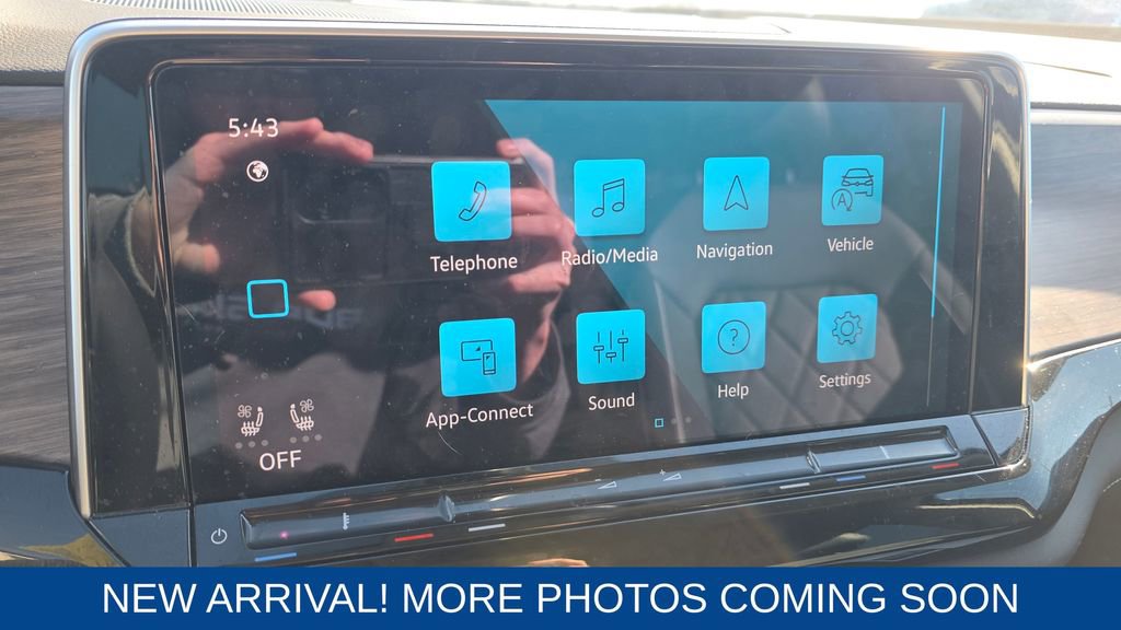 Used 2025 Volkswagen Atlas SEL Premium R-Line image 18