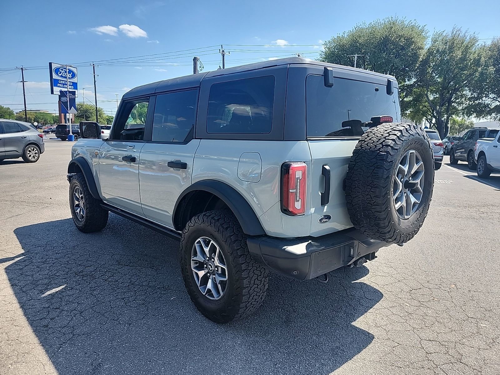 Used 2022 Ford Bronco Badlands image 4