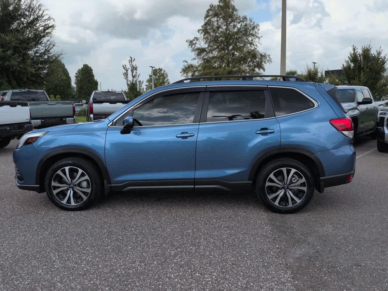 Used 2023 Subaru Forester Limited AWD/4WD image 3