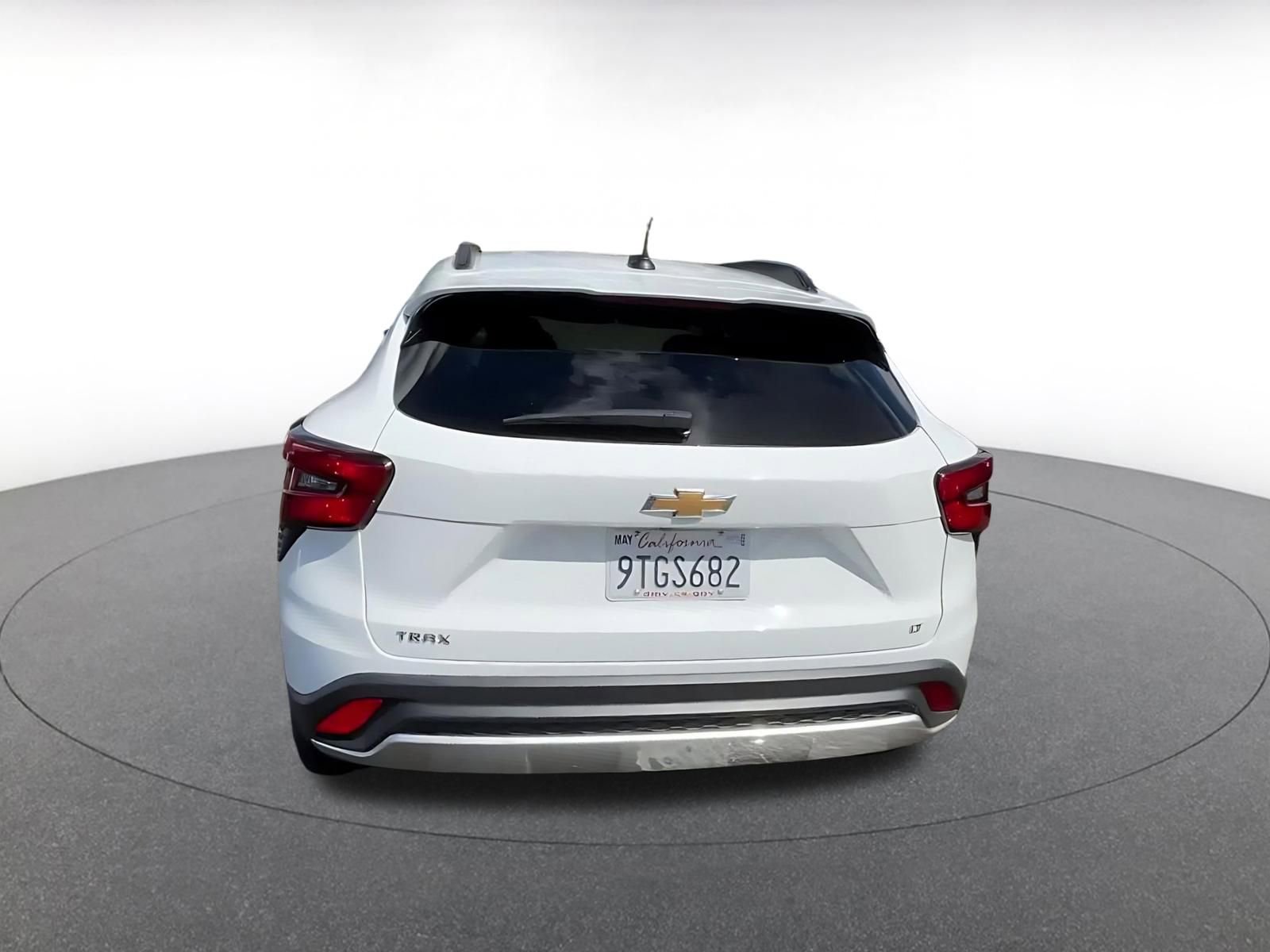 Used 2025 Chevrolet Trax LT FWD image 12