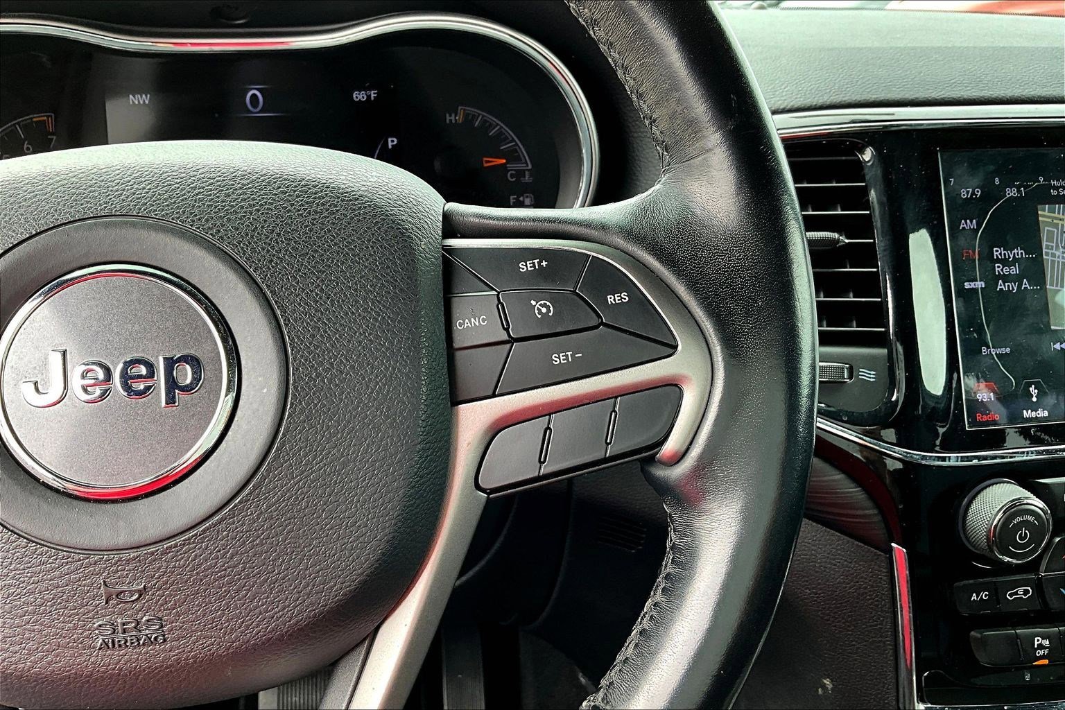 Used 2019 Jeep Grand Cherokee Altitude AWD/4WD image 12