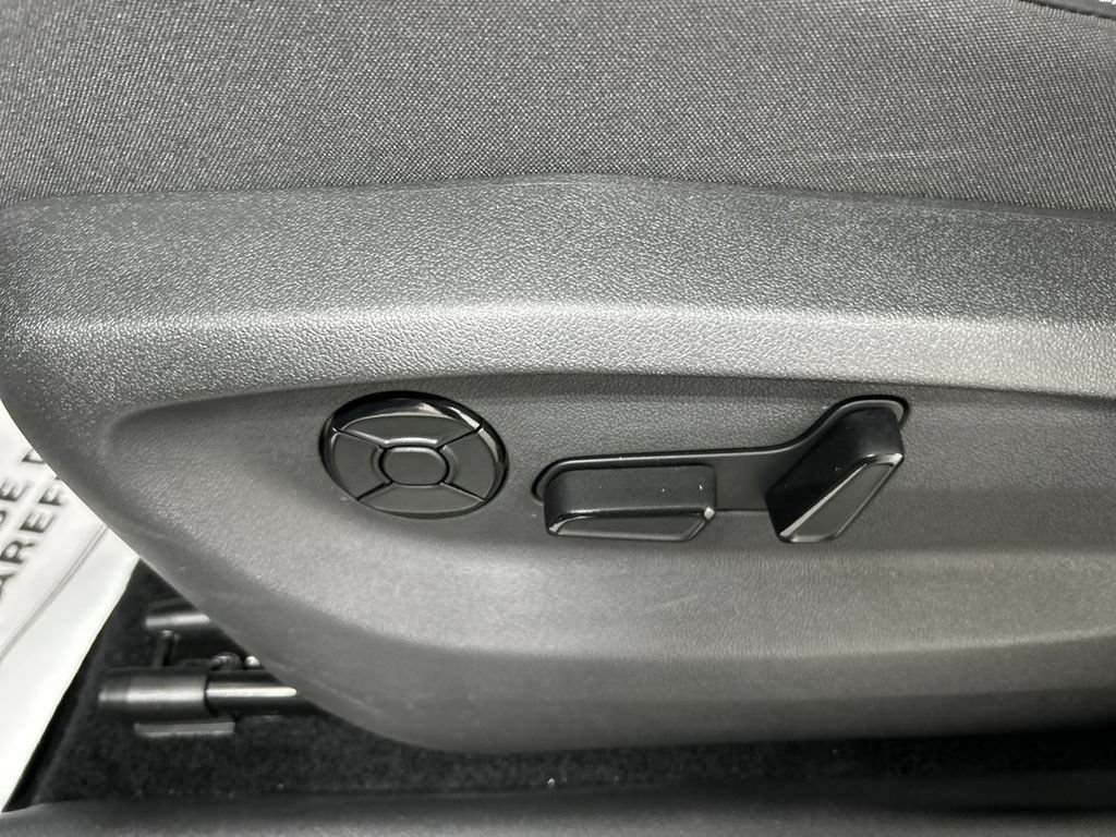 Used 2026 Volkswagen Tiguan SE AWD/4WD image 10