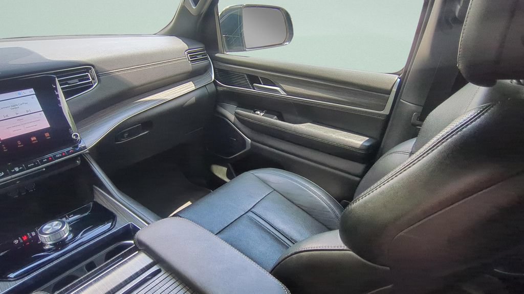 Used 2024 Jeep Wagoneer Series II RWD image 13