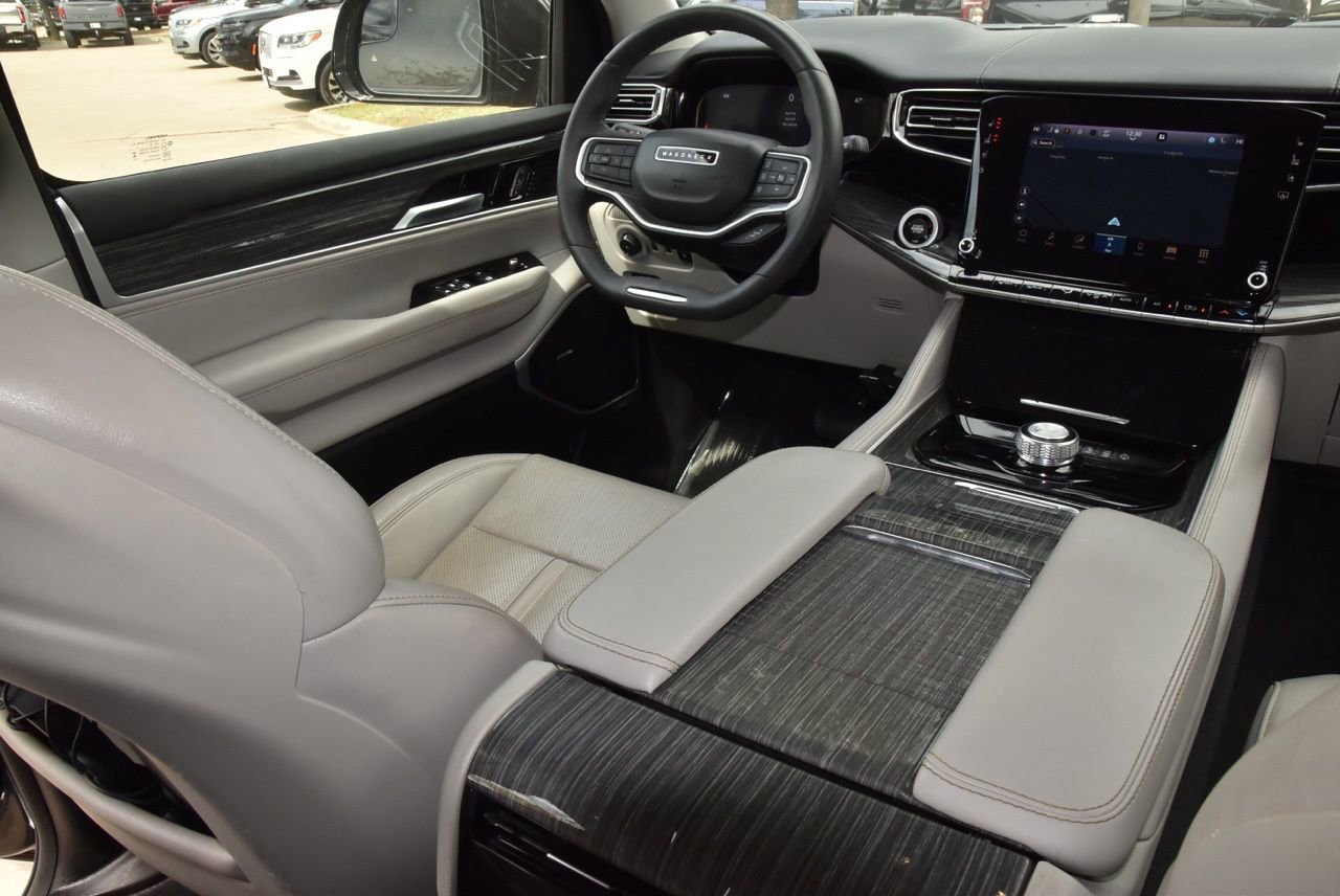 Used 2022 Jeep Wagoneer Series III w/ Rear Seat Video Group 1 image 16