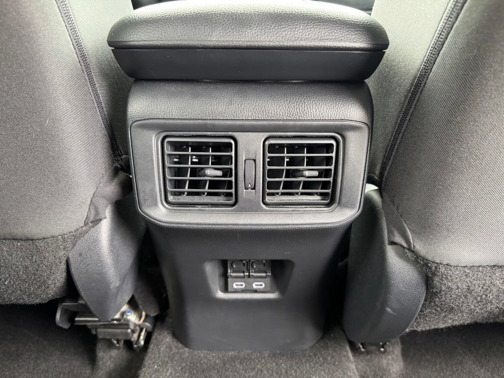 Used 2025 Toyota RAV4 XLE AWD/4WD image 32