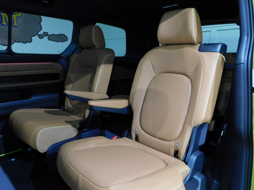 Used 2025 Volkswagen ID. Buzz 1st Edition image 77