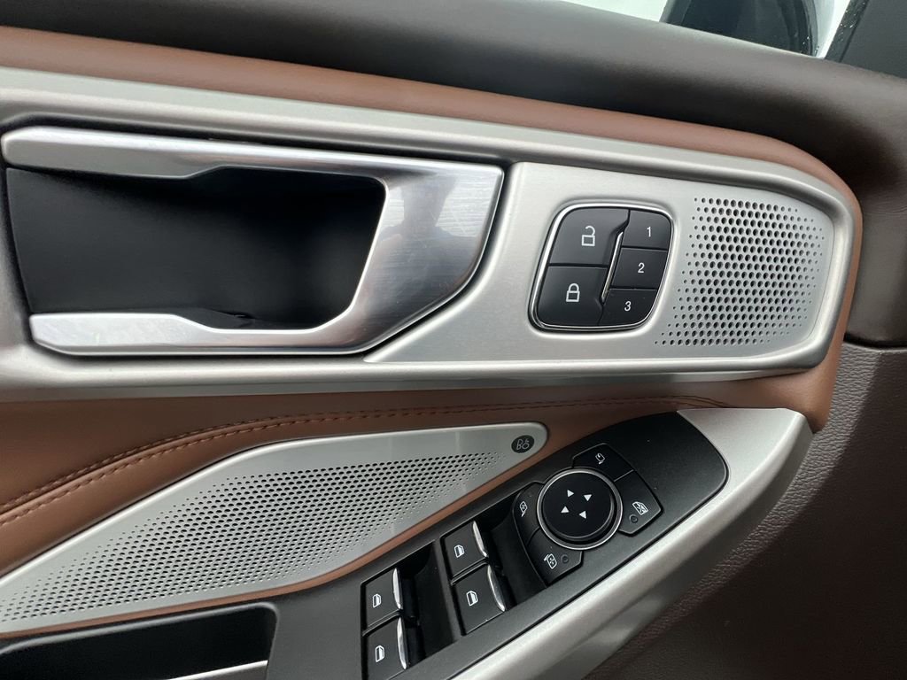 Used 2023 Ford Explorer King Ranch w/ Technology Package image 24