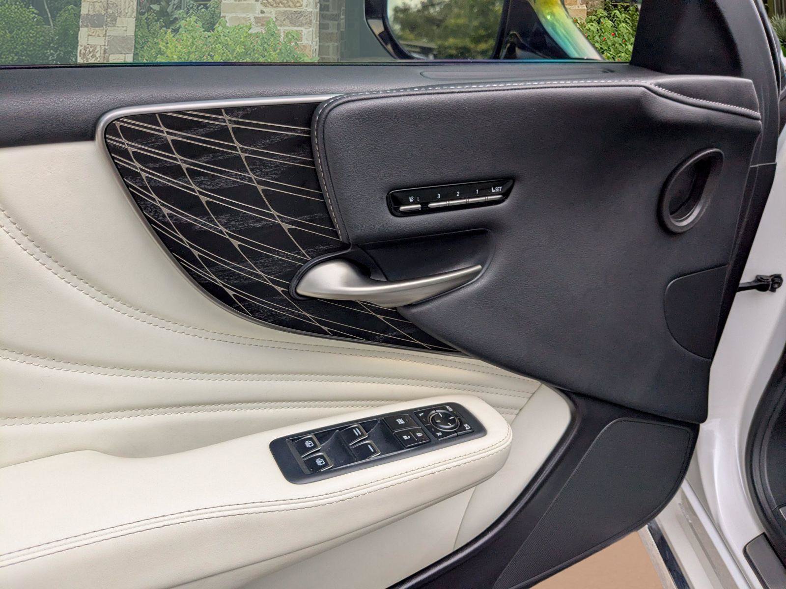 Certified 2022 Lexus LS 500h AWD w/ Luxury Package image 5
