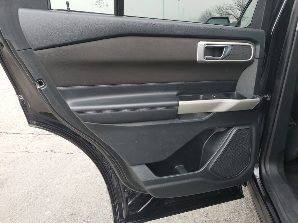 Used 2020 Ford Explorer XLT w/ Comfort Package image 26