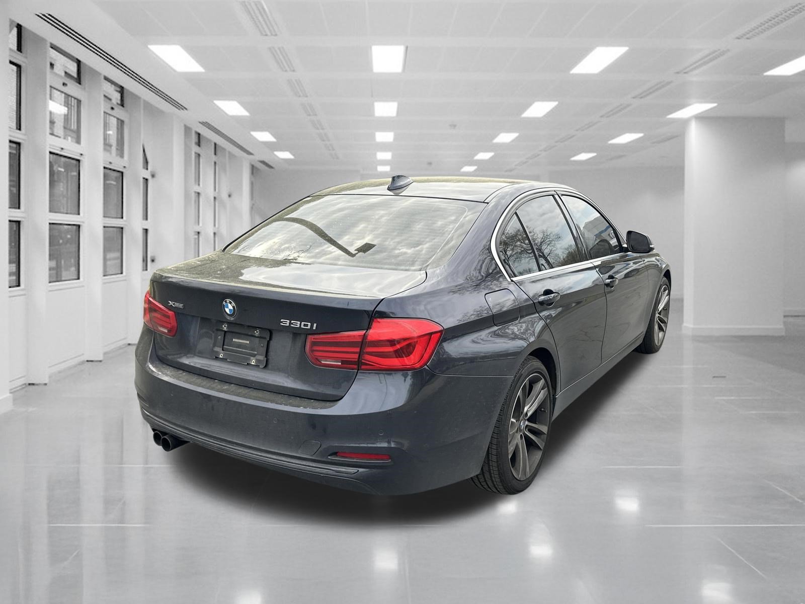 Used 2017 BMW 330i xDrive Sedan image 5