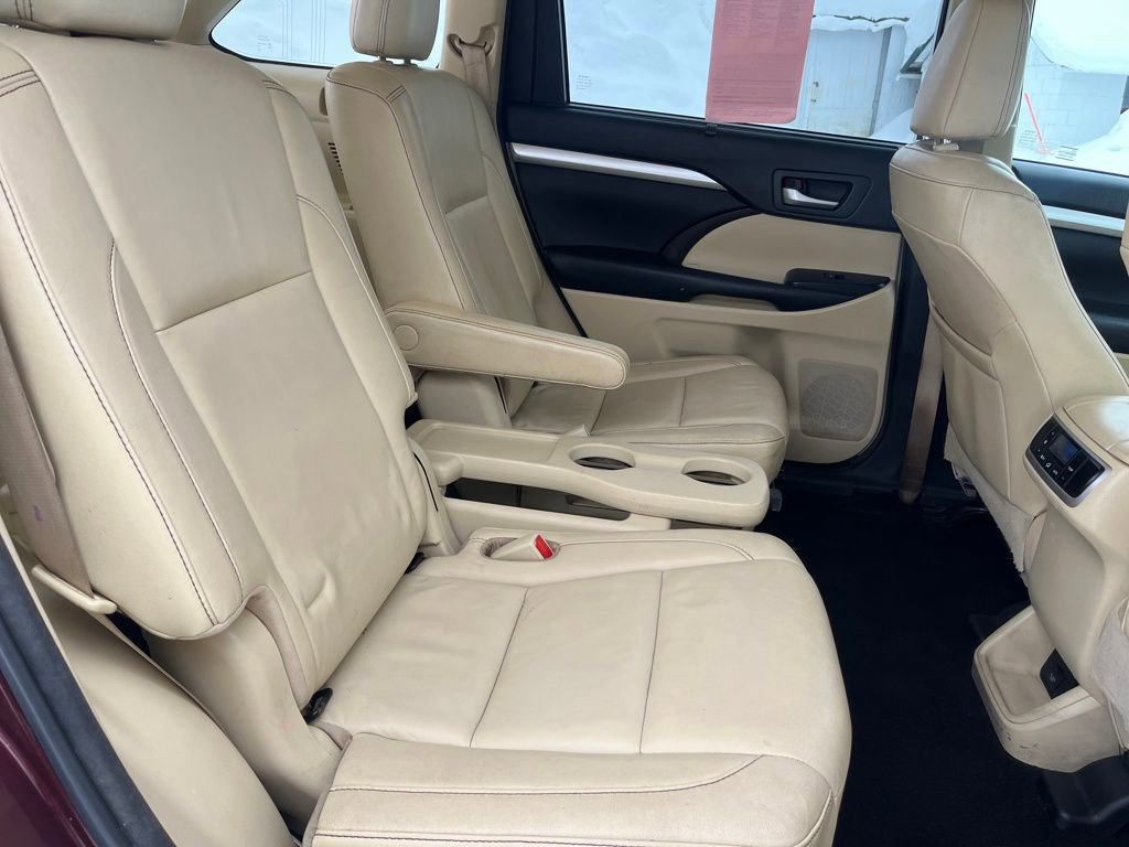 Used 2018 Toyota Highlander XLE AWD/4WD image 40