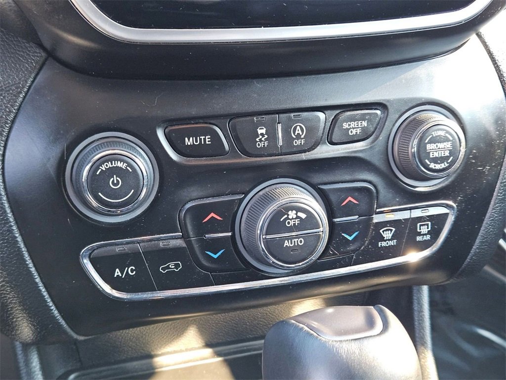 Used 2019 Jeep Cherokee Limited image 19