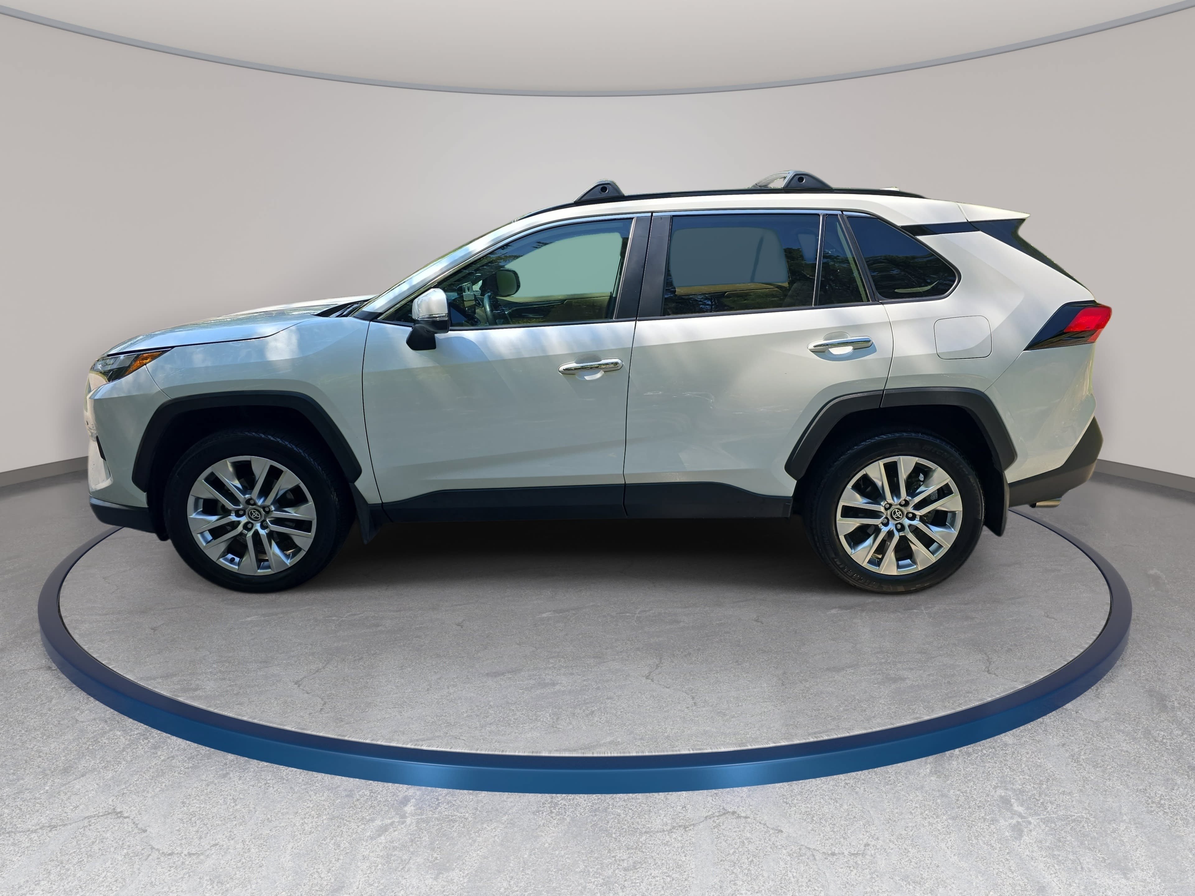 Used 2024 Toyota RAV4 Limited w/ Advanced Technology Package FWD image 8