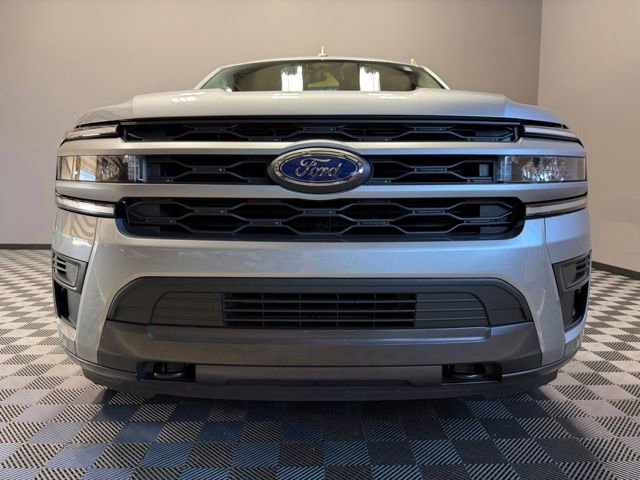 Used 2023 Ford Expedition Max XLT AWD/4WD image 3