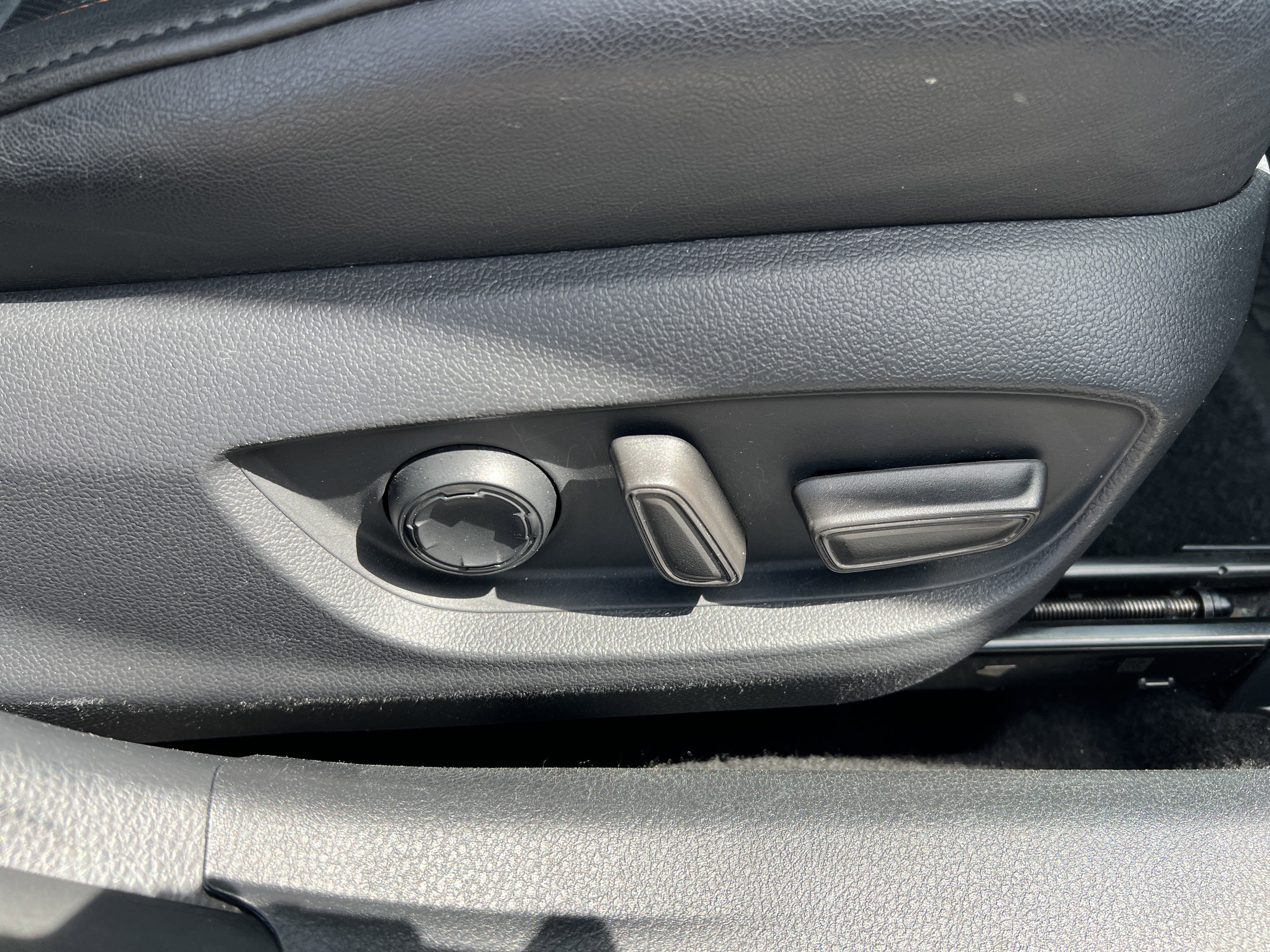 Used 2019 Toyota Avalon Touring FWD image 29